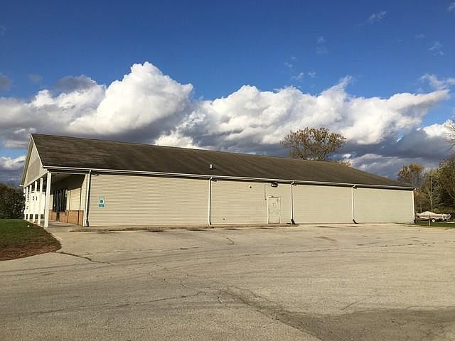2nd image of 404 S Ogle Dr