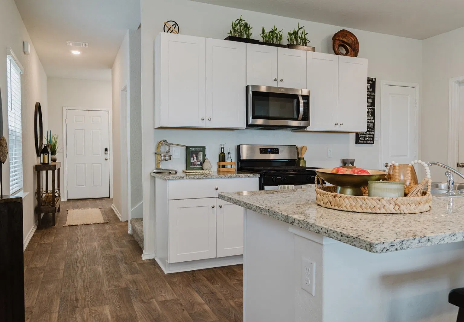4 bed, 2.5 bath, 2045 sqft, $1,800 — Photo 2