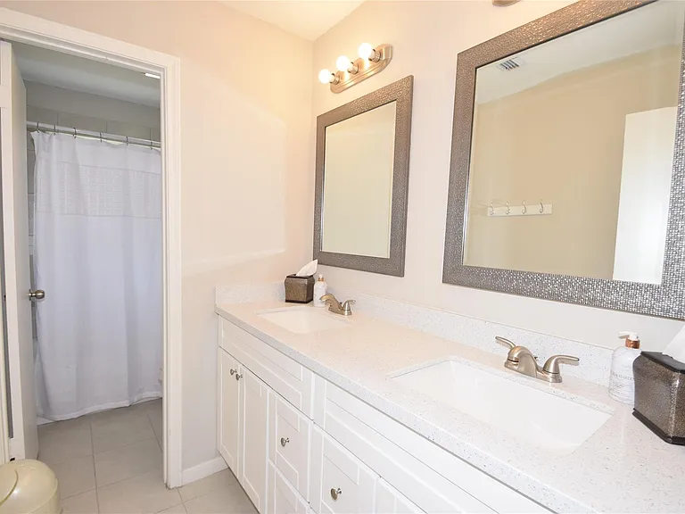 22922 Glenover Dr — Photo 17