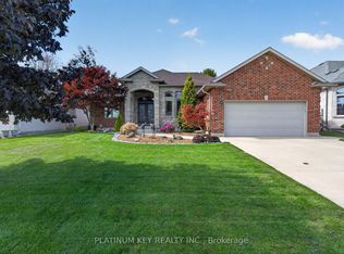 9 Ronald Bloore Dr, Sarnia, ON N7W1C5