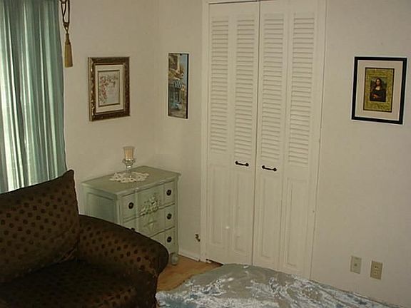 4th image of 605 Cambridge Dr
