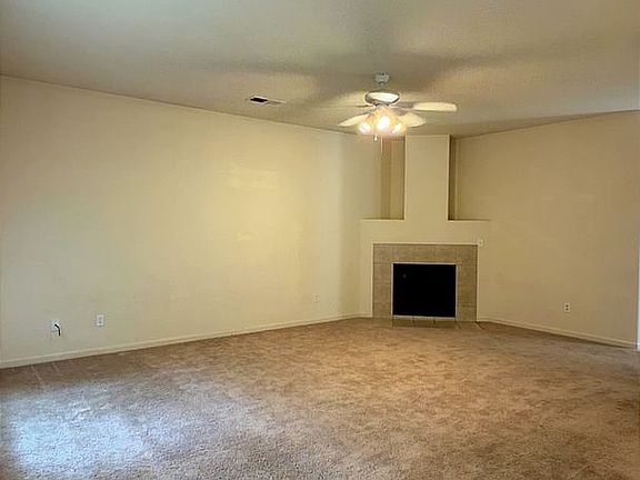 3rd image of 689 Gateway Cir