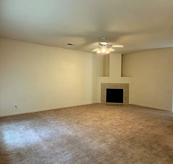 689 Gateway Cir — Photo 3