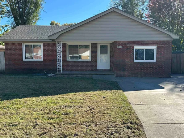 231 Fager Dr, Haysville, KS 67060