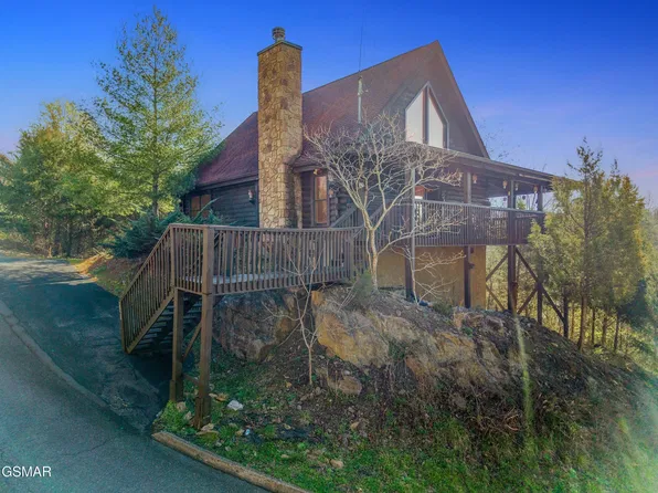 2028 Eagle Feather Dr, Sevierville, TN 37876