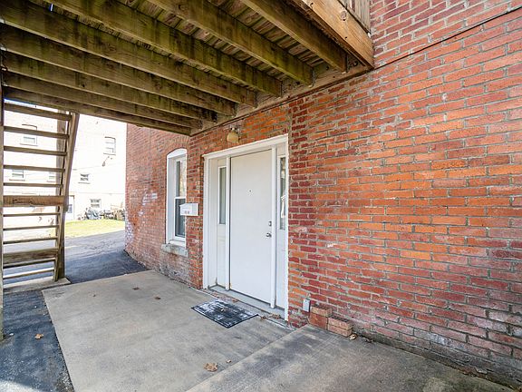 3rd image of 112 W College St #1