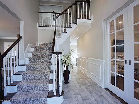 4th image of 207 Bedell Ave