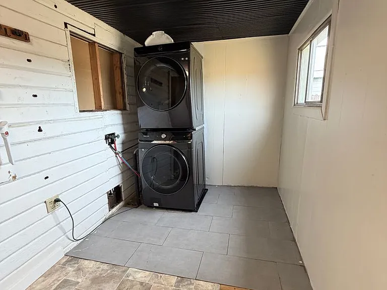 403 N Pacific St — Photo 12