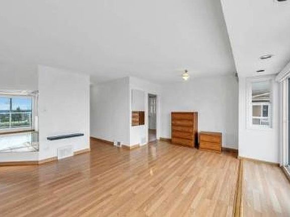 3rd image of 2208 Burquitlam Dr