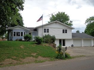 1946 Lovers Lane Blvd, Independence, IA 50644