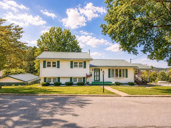 60 Stuart Ave, West Union, WV 26456