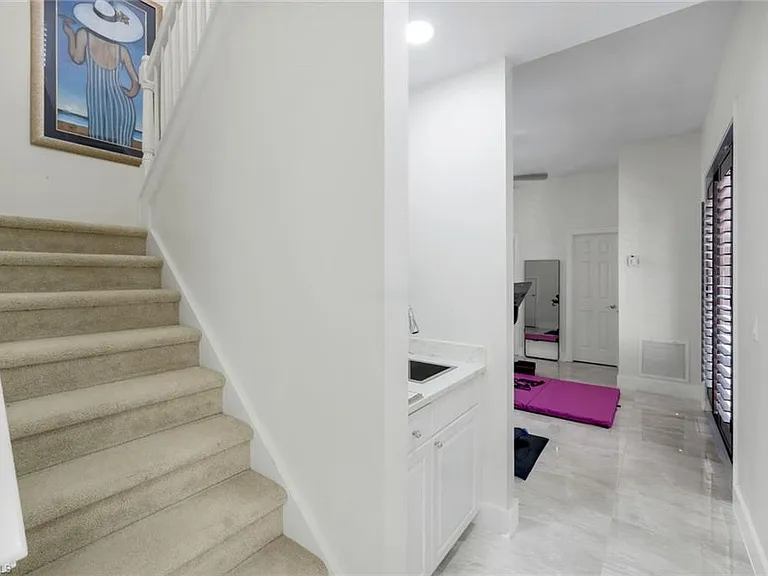 22660 Fairlawn Ct — Photo 35
