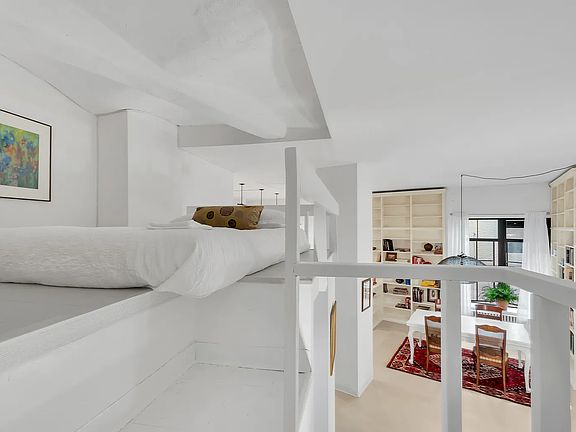 4th image of 720 Greenwich St APT 1D