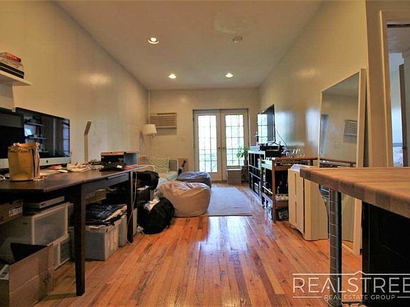 4th image of 283 Sackett St #3RR