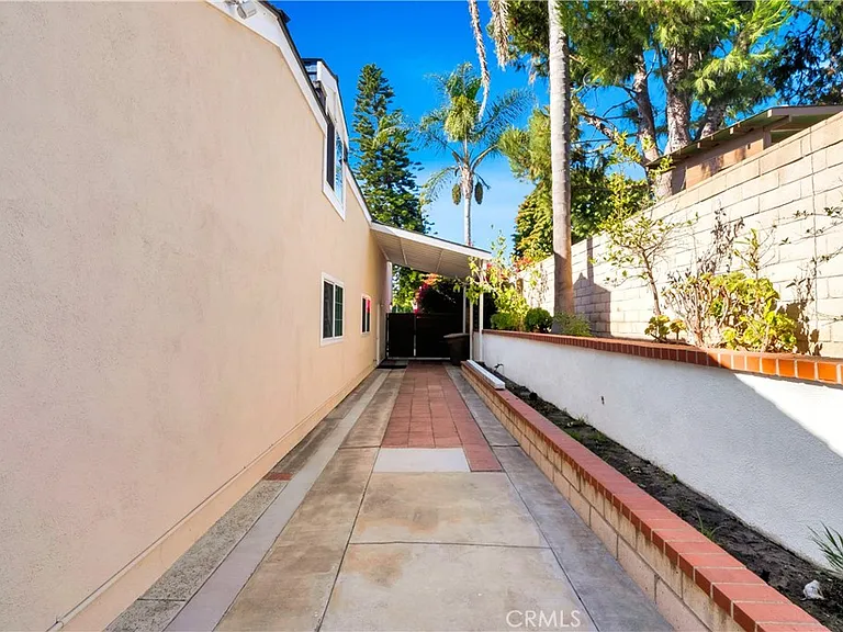 24692 Julie Ave — Photo 33