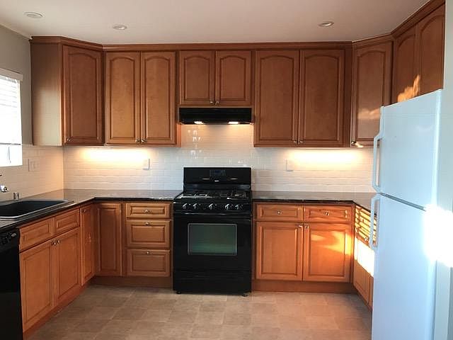 1st image of 274 Elm St APT 1
