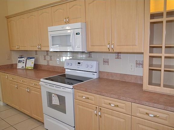 4th image of 3247 Glenwood Cir