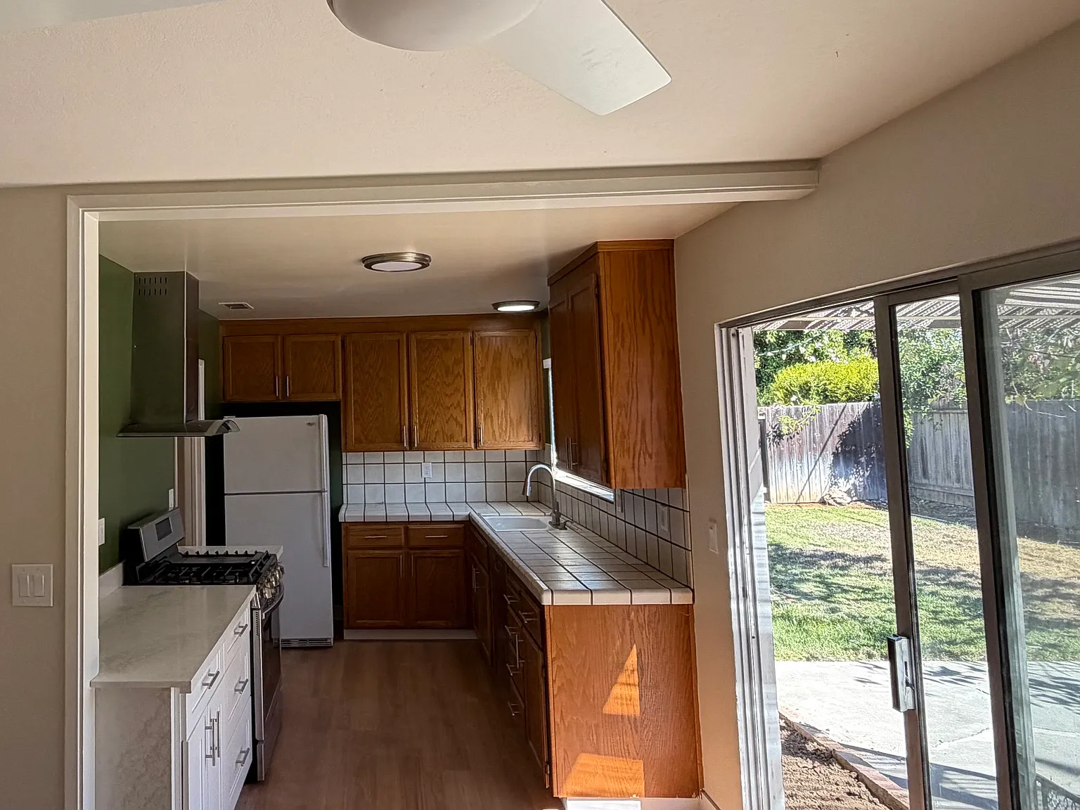3 bed, 1060 sqft, $4,400 — Photo 4