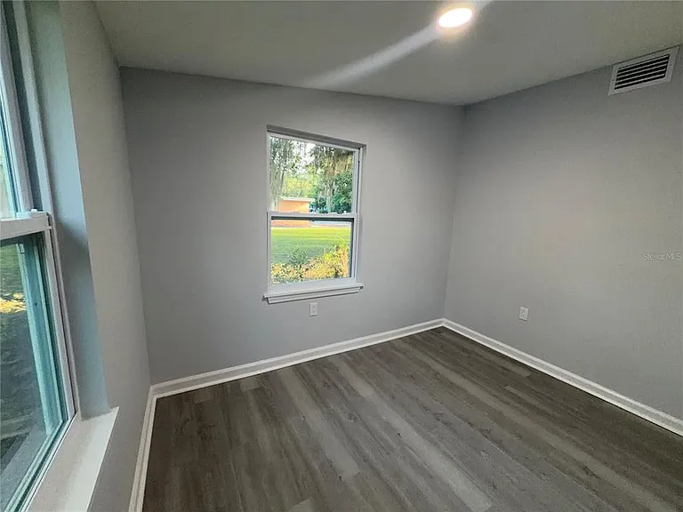 407 NE 19th Dr — Photo 16