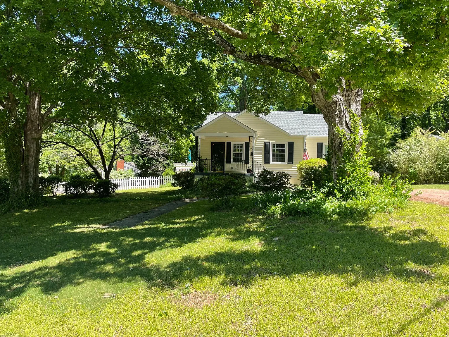301 Dennis Ave — Photo 3