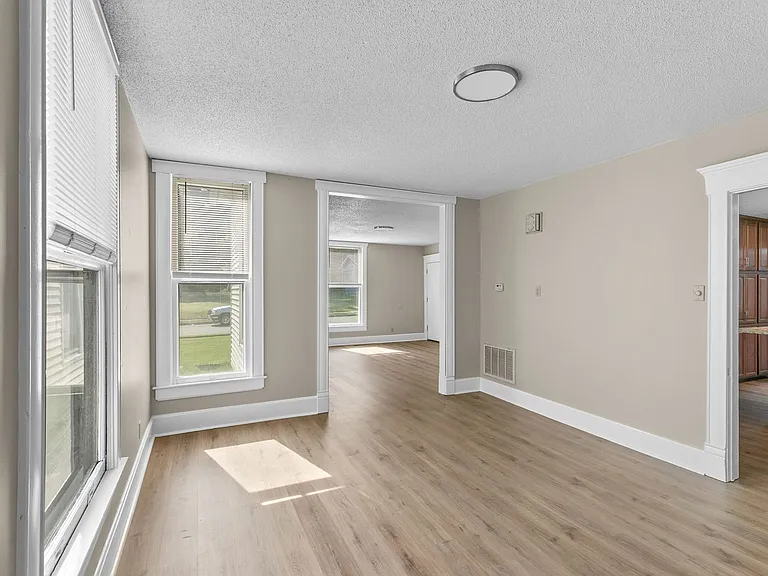 732 S Main Ave — Photo 9