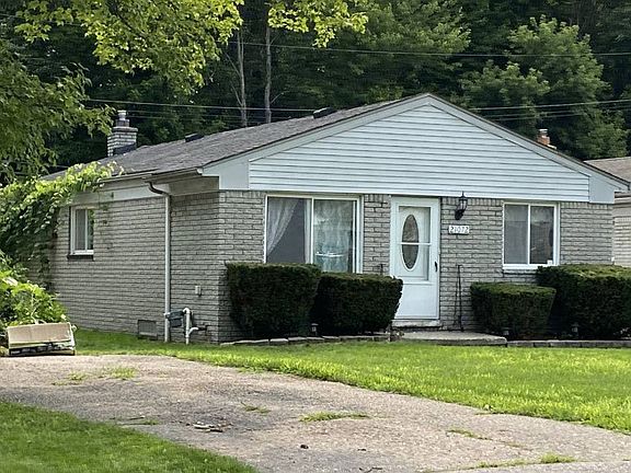 3rd image of 21072 Wakedon St