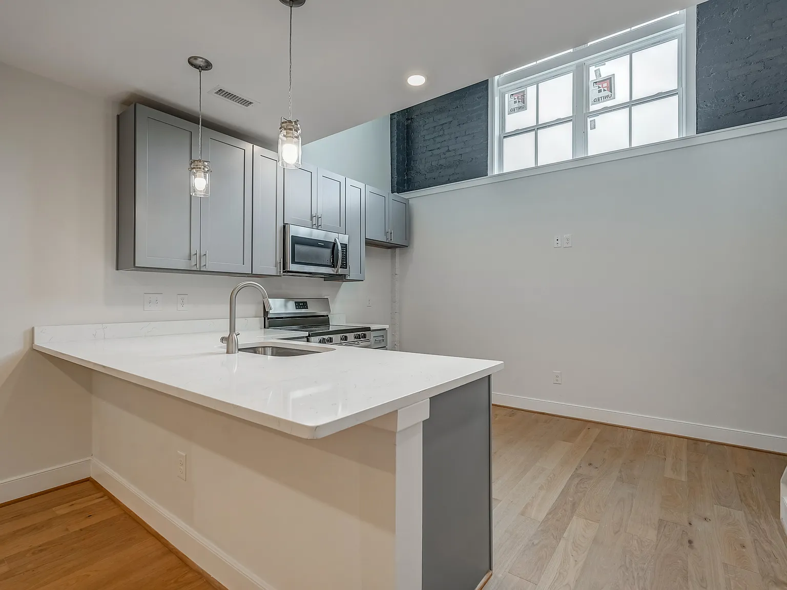 2 bed, 1033 sqft, $2,175 — Photo 2