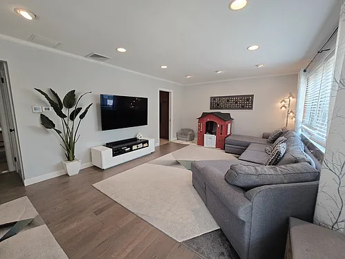 590 Carpenter Pl #1 Photo 1