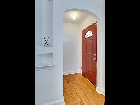 2nd image of 1017 Crittenden St NE
