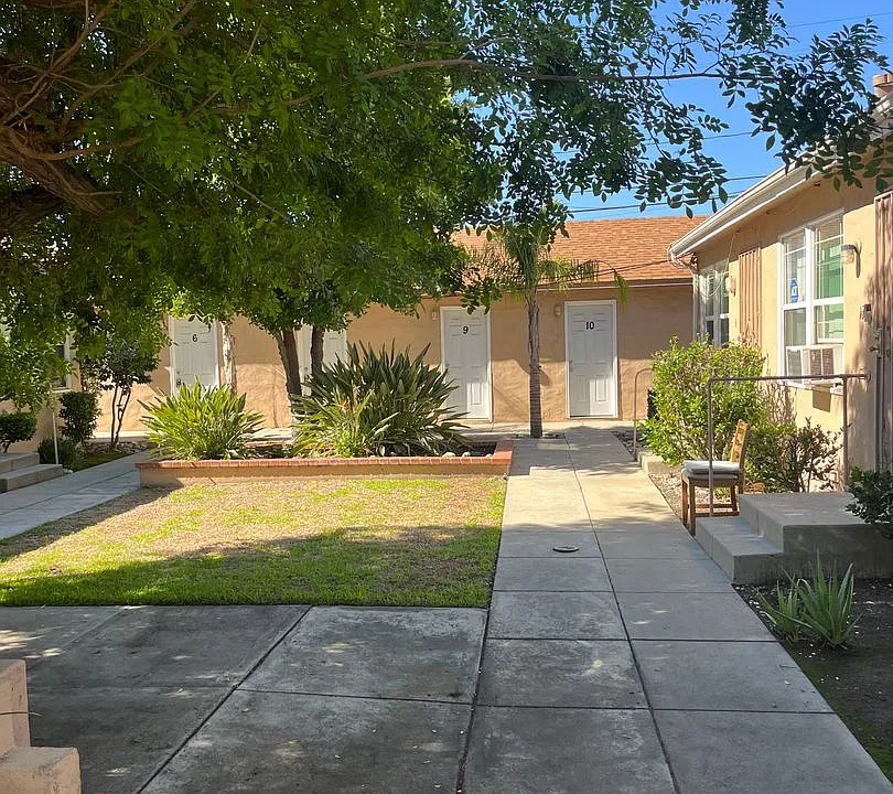 925 N Azusa Ave