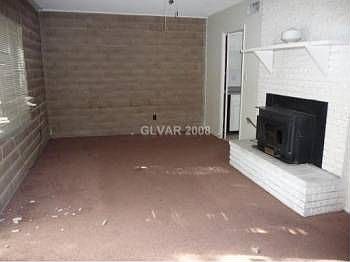 4th image of 1695 Fairhaven St