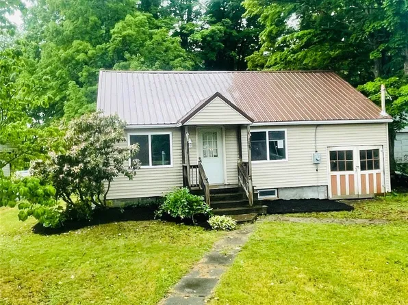 32 Greenlawn Ave, Bainbridge, NY 13733
