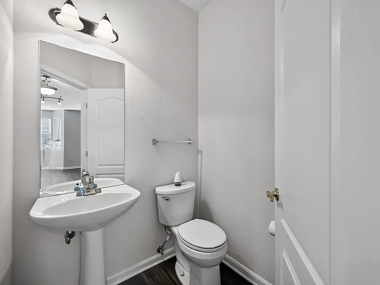 10556 E Jewell Ave — Photo 3