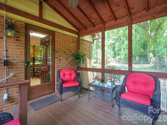 3rd image of 1505 Kingston Dr