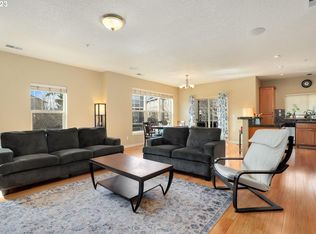 621 NE Newstead Ln, Hillsboro, OR 97006