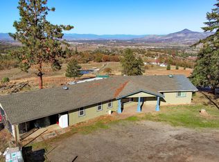 3053 Deer Trail Ln, Medford, OR 97501