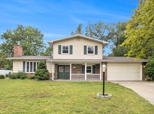 27 Manchester Ln, Elkhart, IN 46514