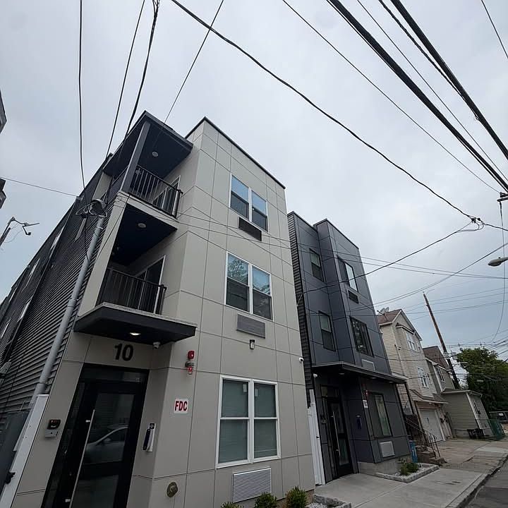 1st image of 188 Lafayette St #6