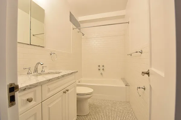 Rented by (Legacy) NY Quality Living Uptown | media 15