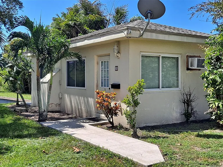 1118 US Highway 441 SE — Photo 1