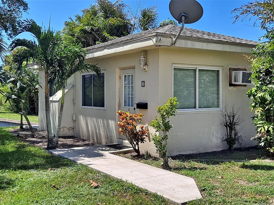 1118 US Highway 441 SE