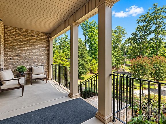 3rd image of 1024 Lyndon Dr