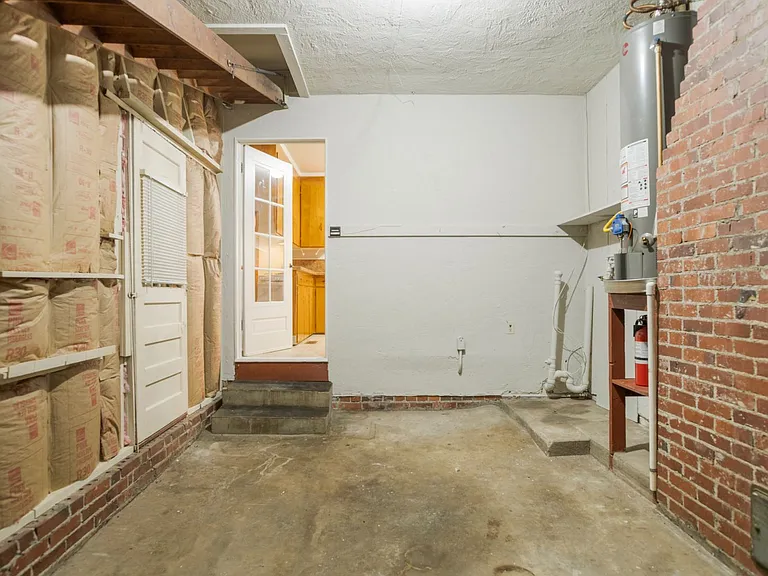 4707 E 9th St — Photo 21