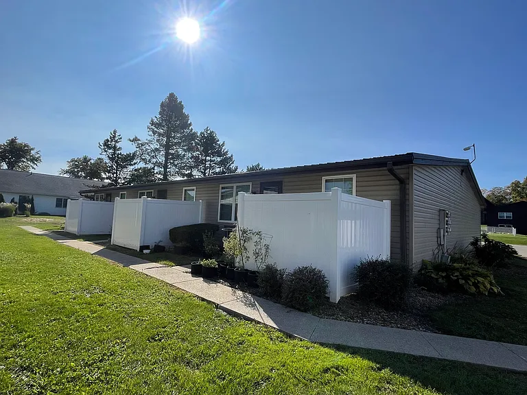 Sandalwood/Springwood — Photo 2