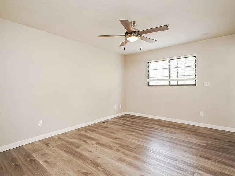 149 N 400 W — Photo 10