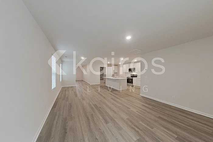 5 bed, 3.0 bath, 2361 sqft, $2,445 — Photo 3