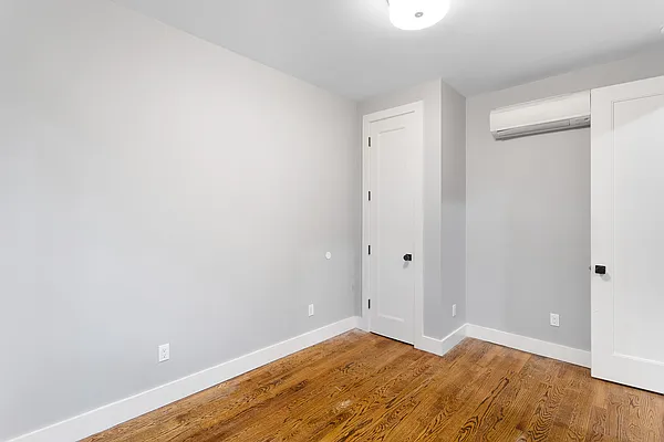 Rented by Safdie Realty Group | media 17