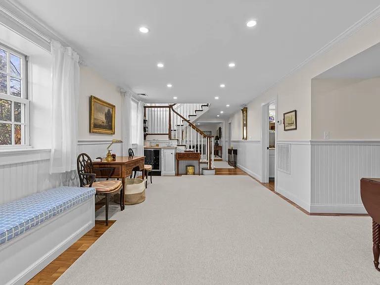 16 Tuckahoe Ln — Photo 5