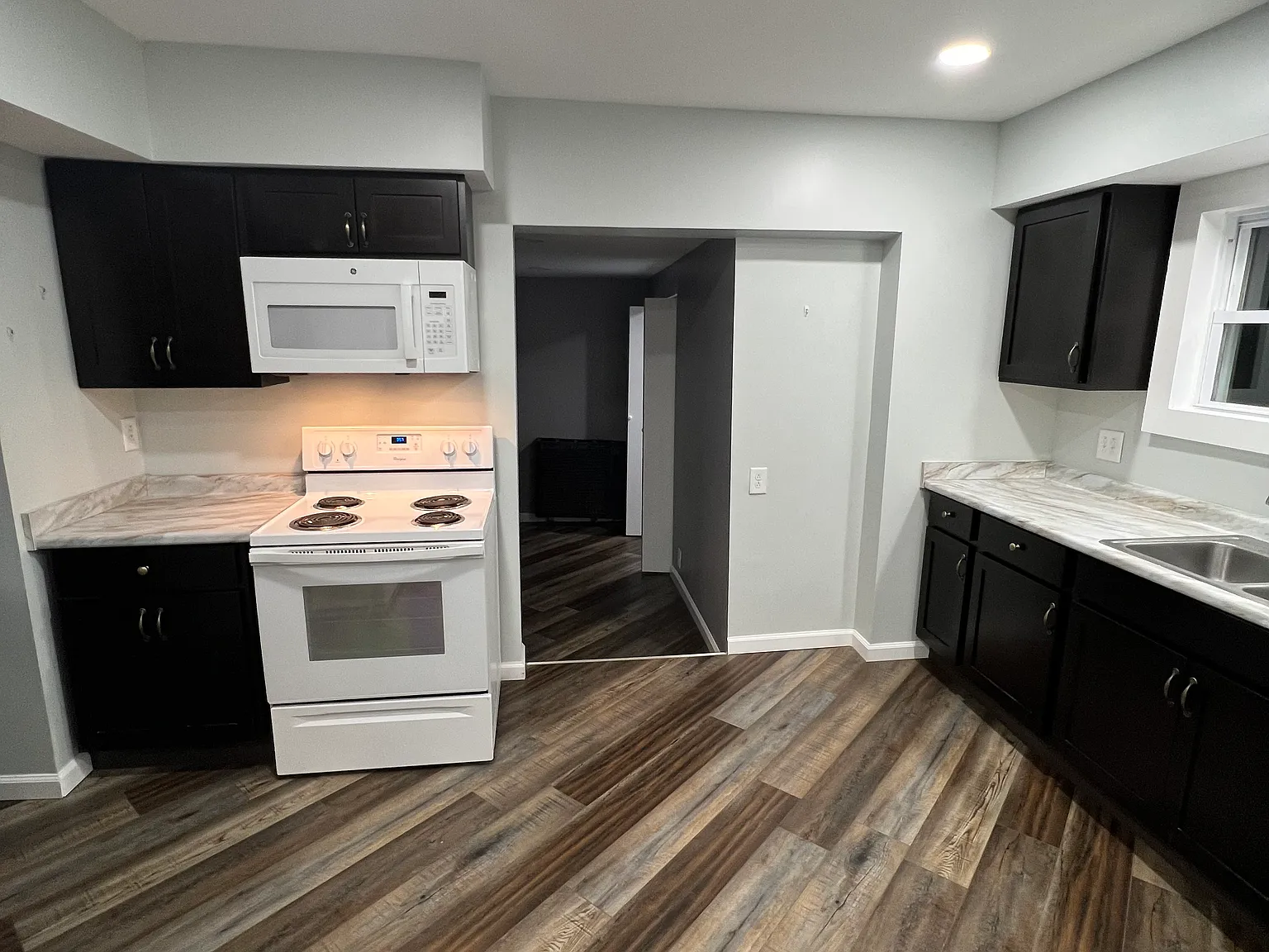 2 bed, 760 sqft, $1,100 — Photo 1
