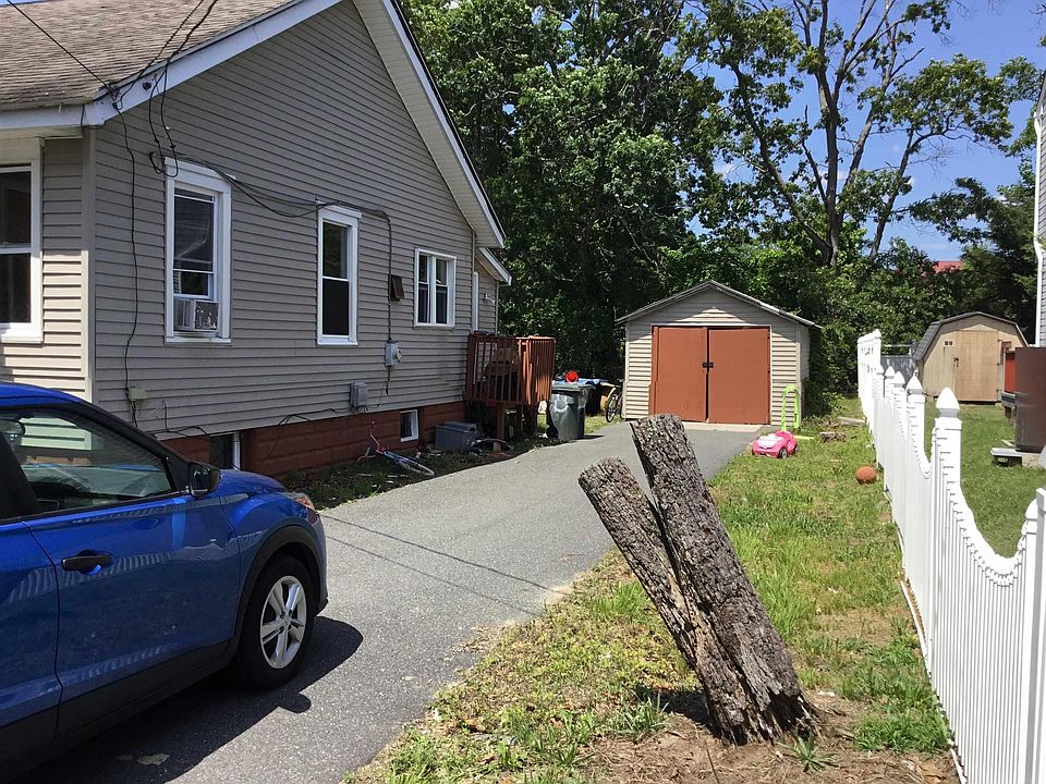 2nd image of 110 W Lindley Ave